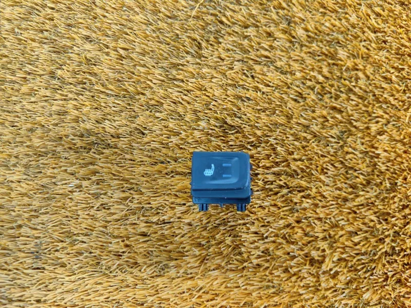 Кнопка обогрева сидений