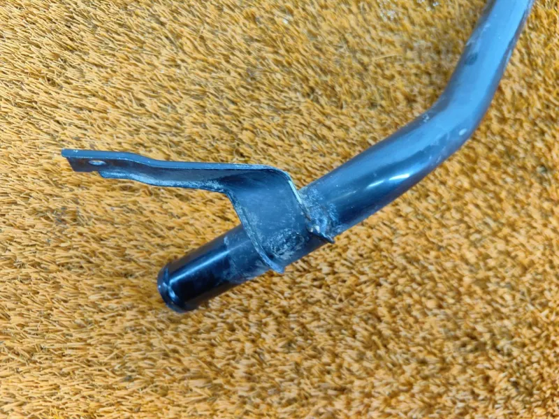 Горловина топливного бака