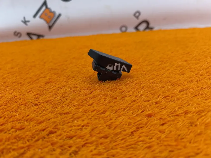 Кнопка центрального замка