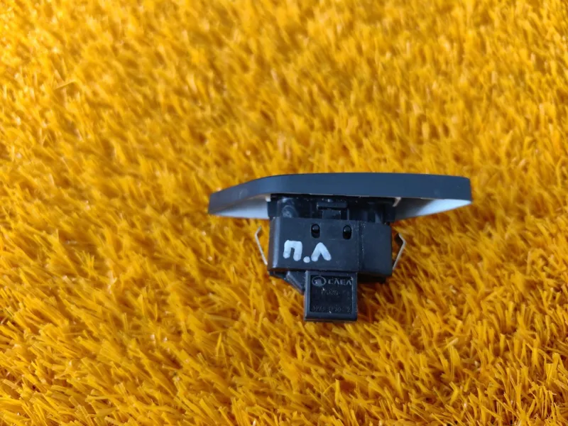 Кнопка центрального замка