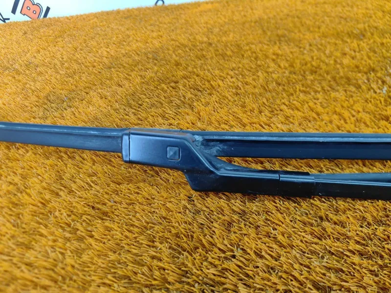 поводок стеклоочистителя