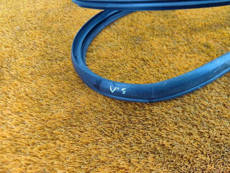 Уплотнитель проема двери