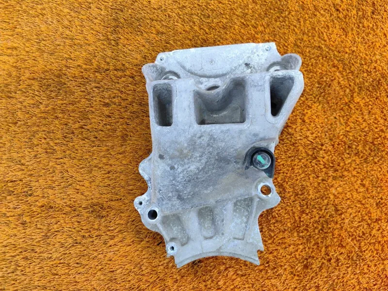 Кронштейн двигателя