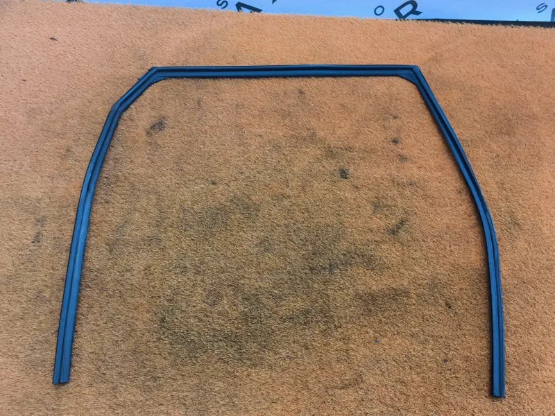 Уплотнитель стекла двери