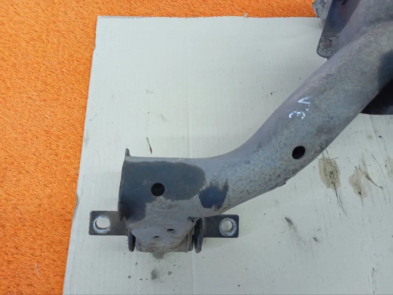 Кулак поворотный