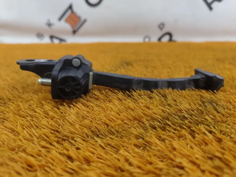 Ограничитель двери