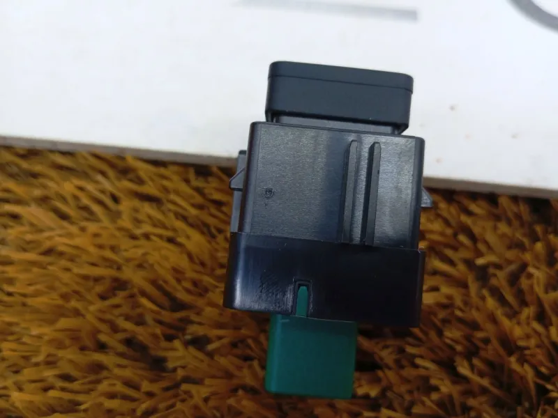 Кнопка обогрева сидений