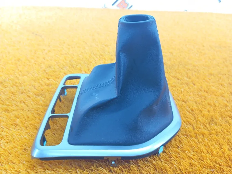 Кожух ручки КПП