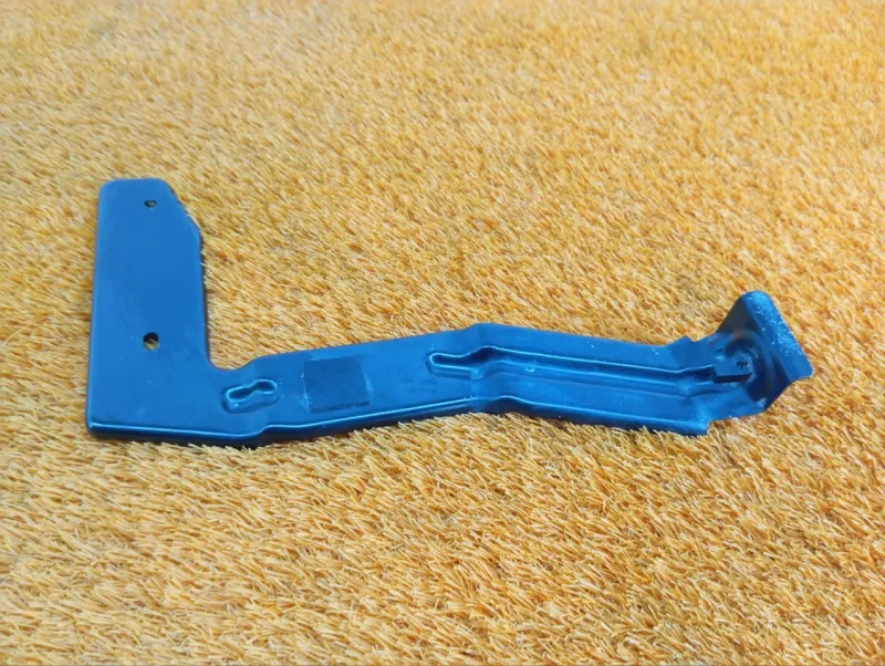 Кронштейн заднего бампера