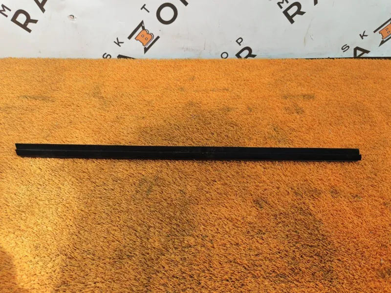 Уплотнитель стекла двери