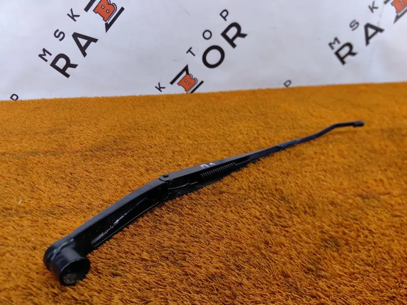 поводок стеклоочистителя