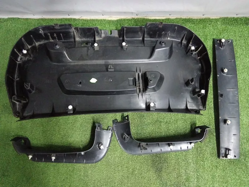 Обшивка двери багажника