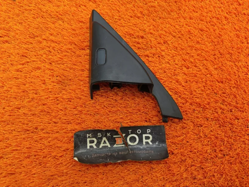 Уголок двери