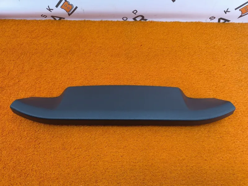 Обшивка двери багажника