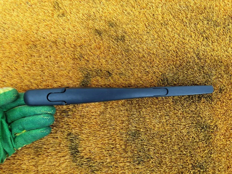 Поводок стеклоочистителя багажника