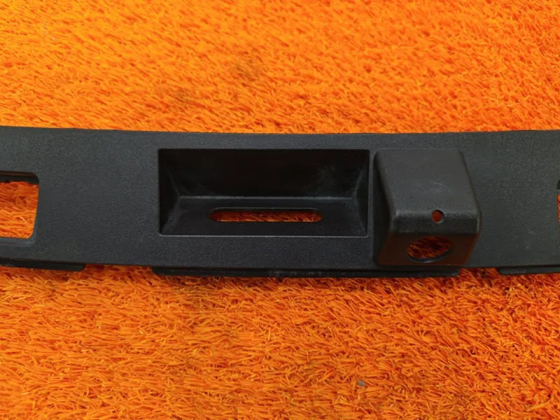 Накладка крышки багажника