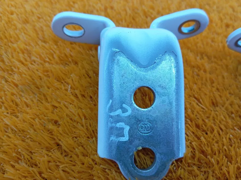 Петля двери