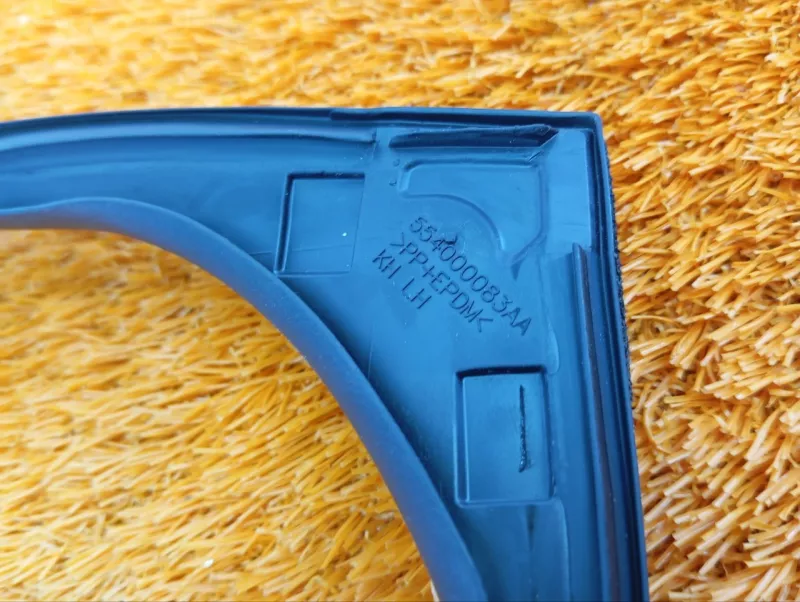 Уплотнитель стекла двери