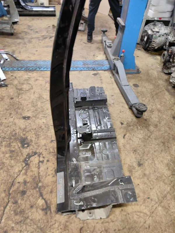 Порог с центральной стойкой