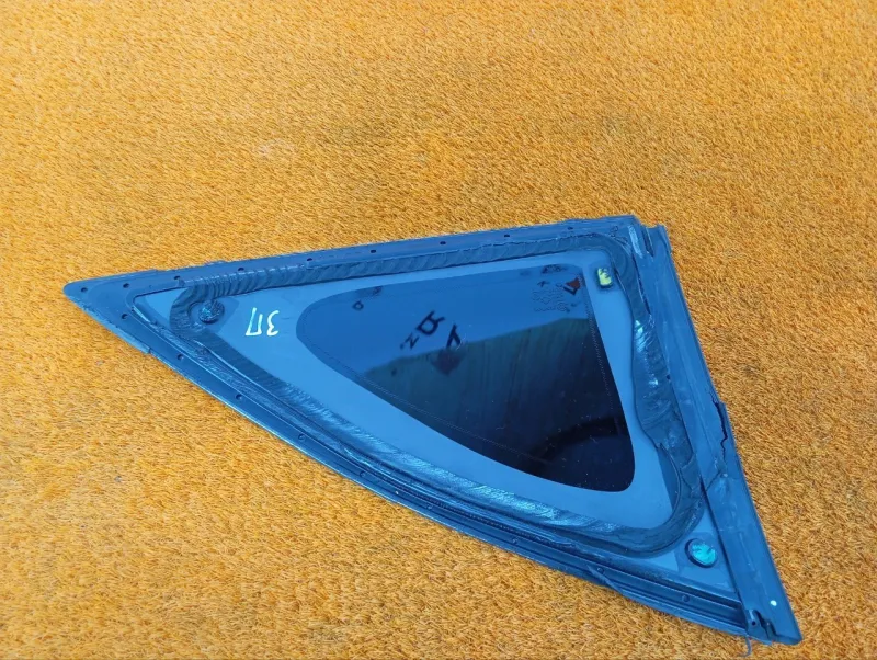 Форточка задняя