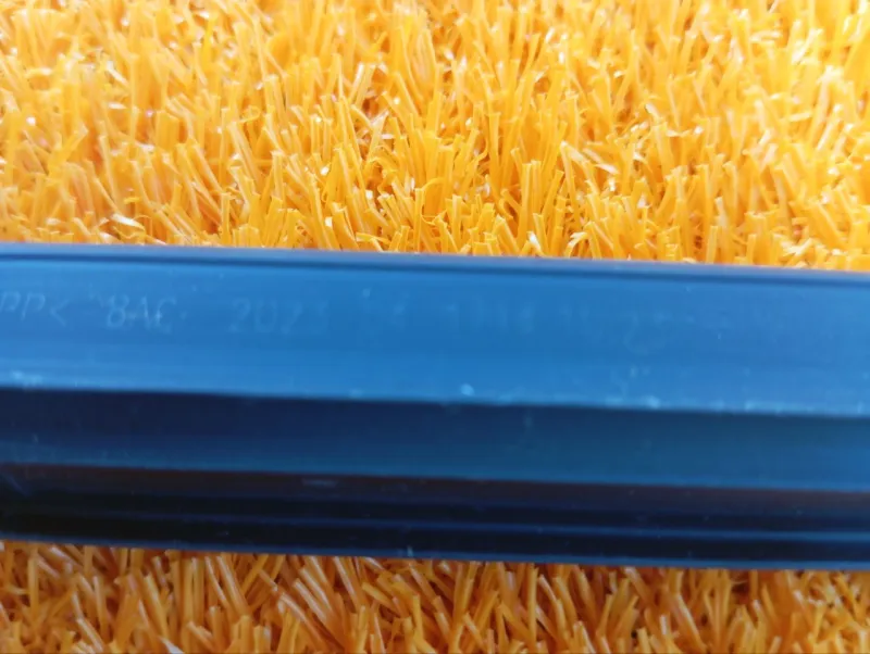 Уплотнитель стекла двери