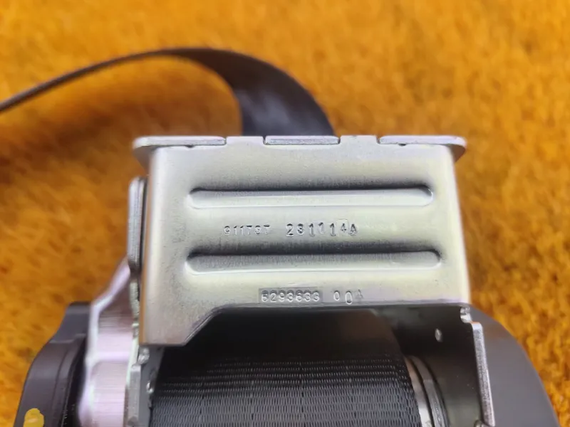 Ремень безопасности