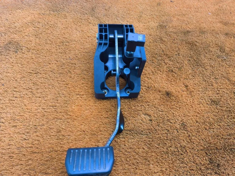 Педаль тормоза