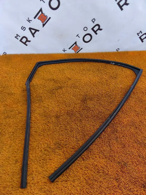 Уплотнитель стекла двери