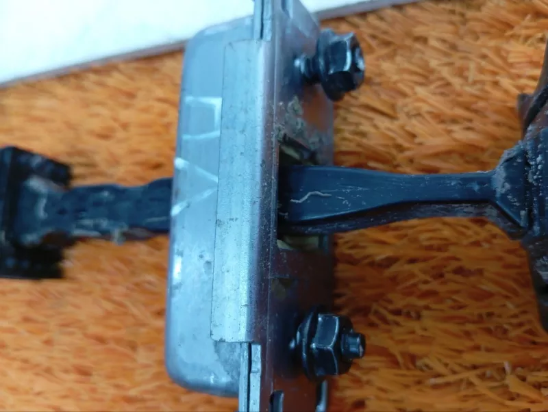 Ограничитель двери