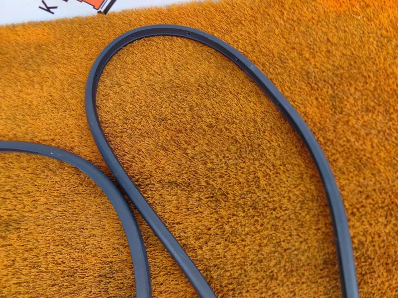 Уплотнитель двери