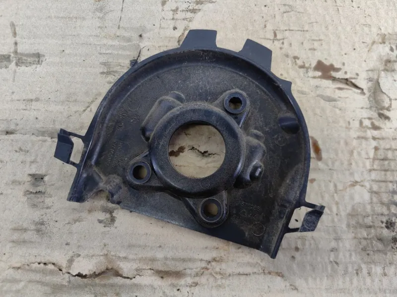 Кожух шестерни распредвала