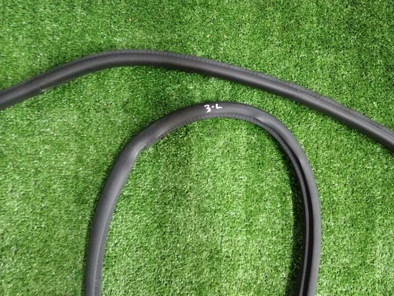 Уплотнитель проема двери