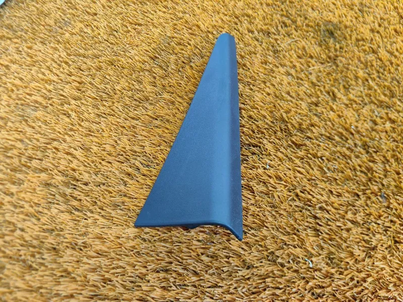 Уголок двери