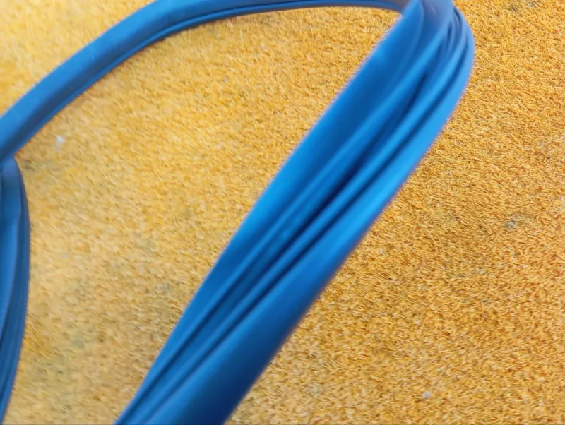 Уплотнитель проема двери