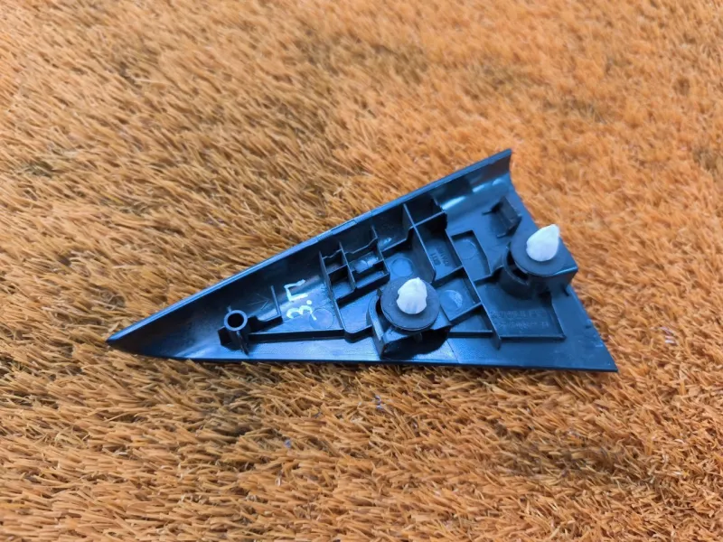 Уголок двери