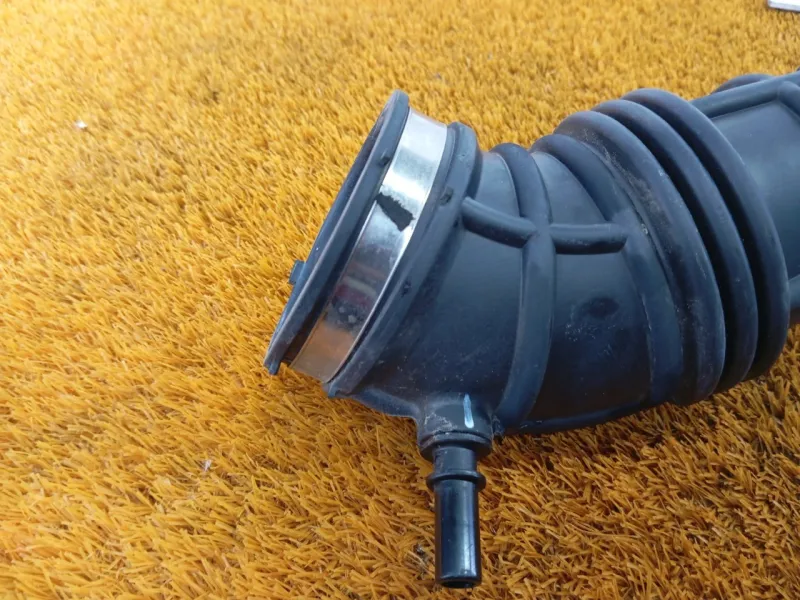 Патрубок воздушного фильтра