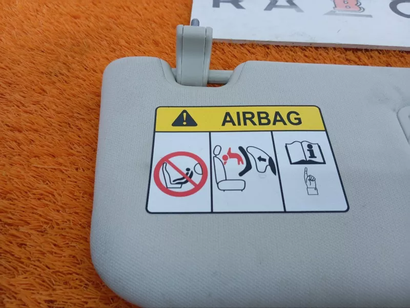 Козырек солнцезащитный