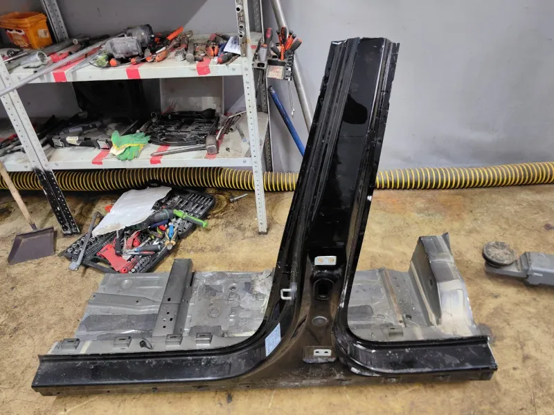 Порог с центральной стойкой