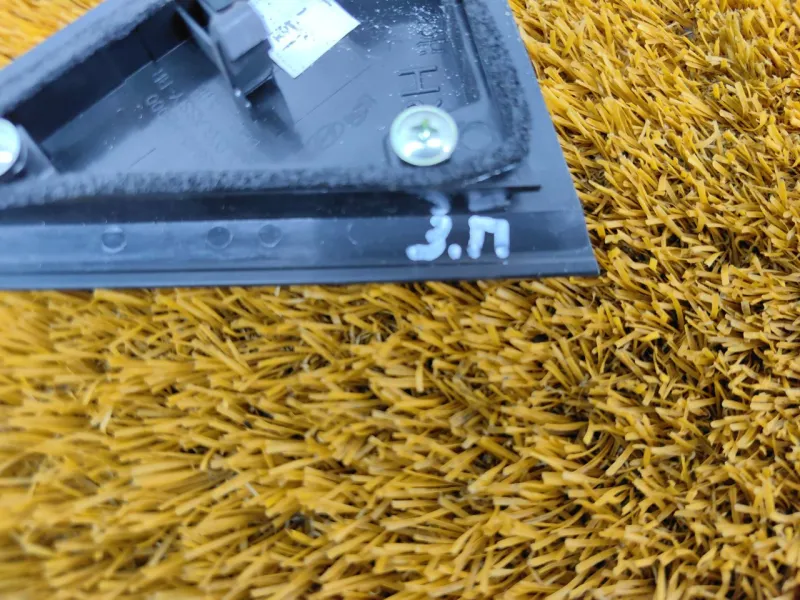 Уголок двери