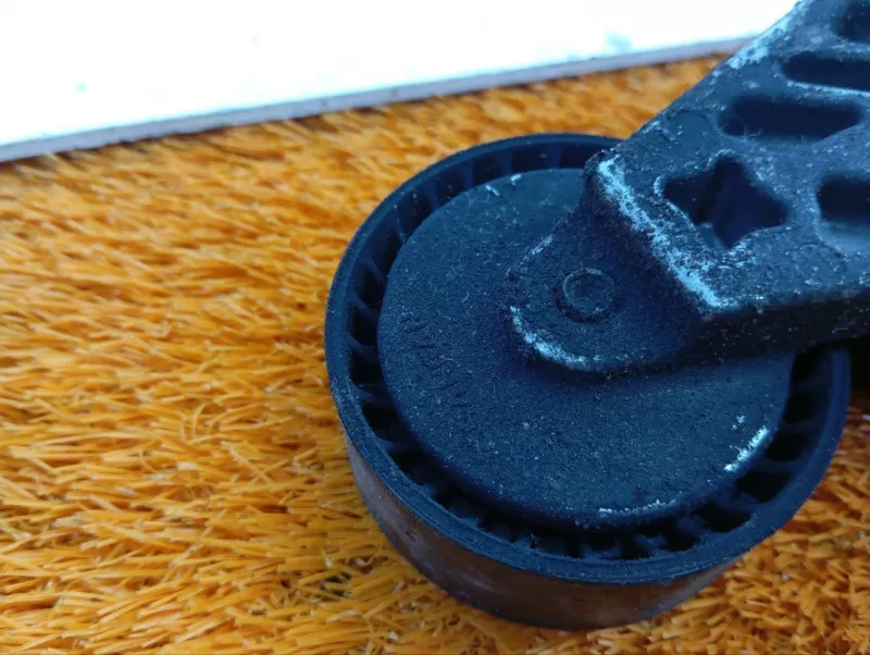 Ролик натяжной навесного оборудования