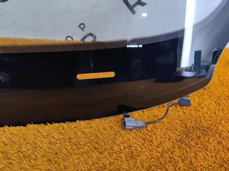 Стекло лобовое