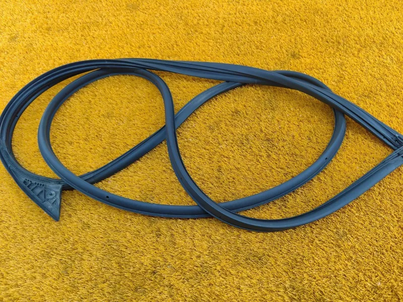 Уплотнитель двери