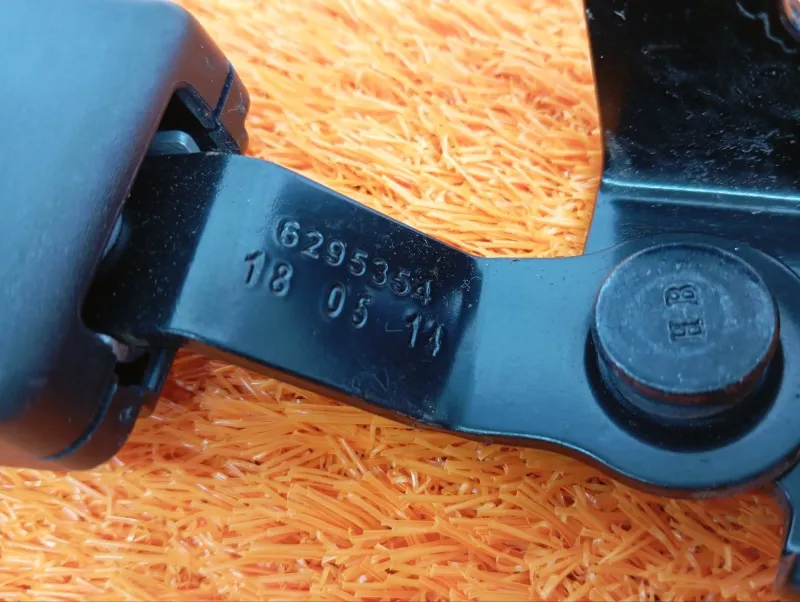 Ответная часть ремня безопасности