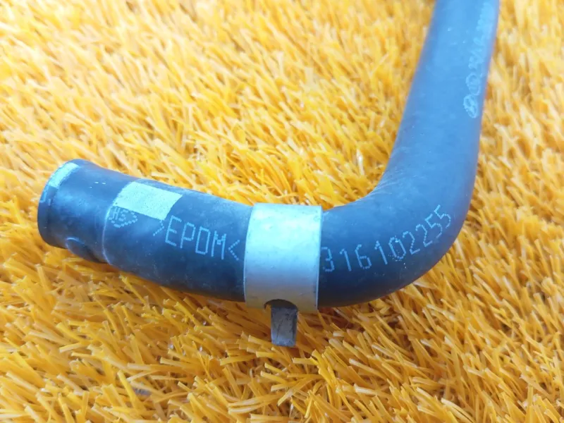 Патрубок радиатора