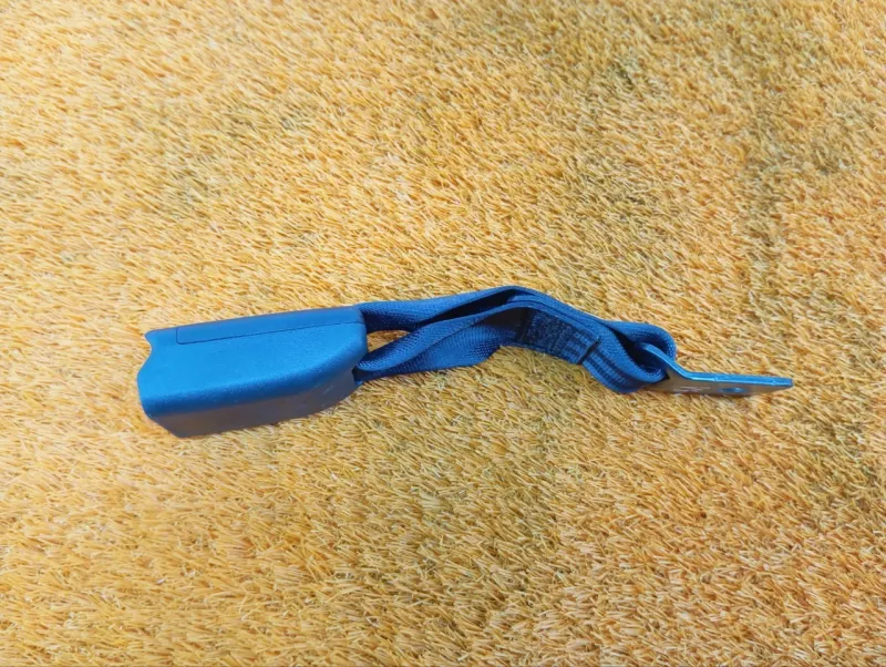 Ответная часть ремня безопасности