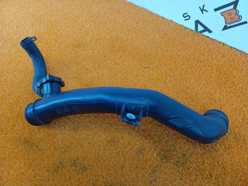 Патрубок интеркулера