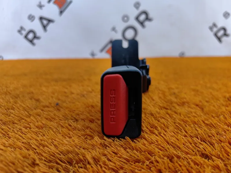 Ответная часть ремня безопасности