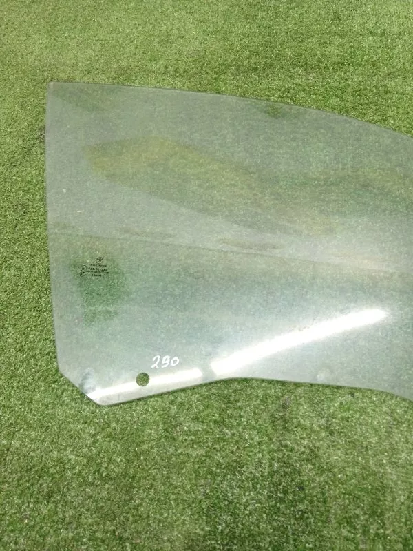 Стекло двери BMW 1-Series 2004 51337067792 E87, переднее правое