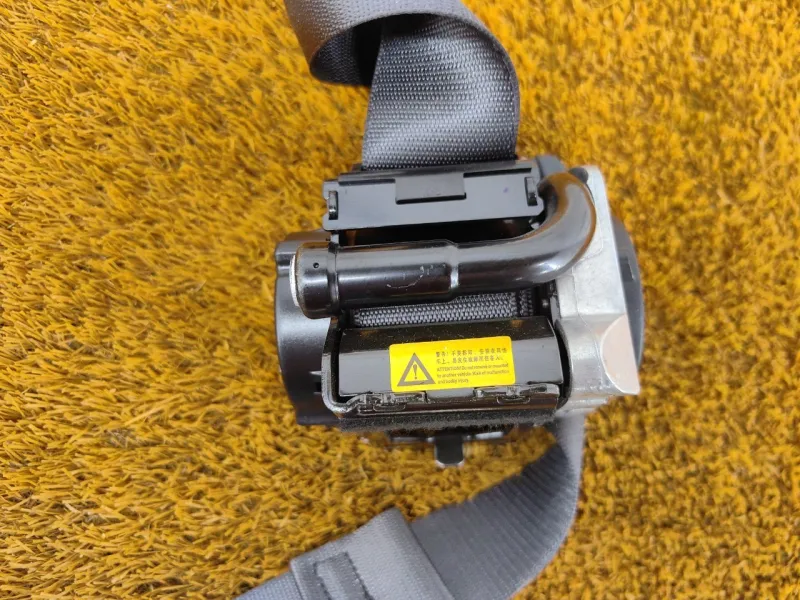 Ремень безопасности