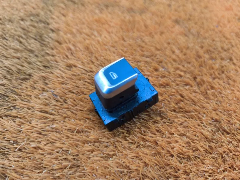 Кнопка стеклоподъемника